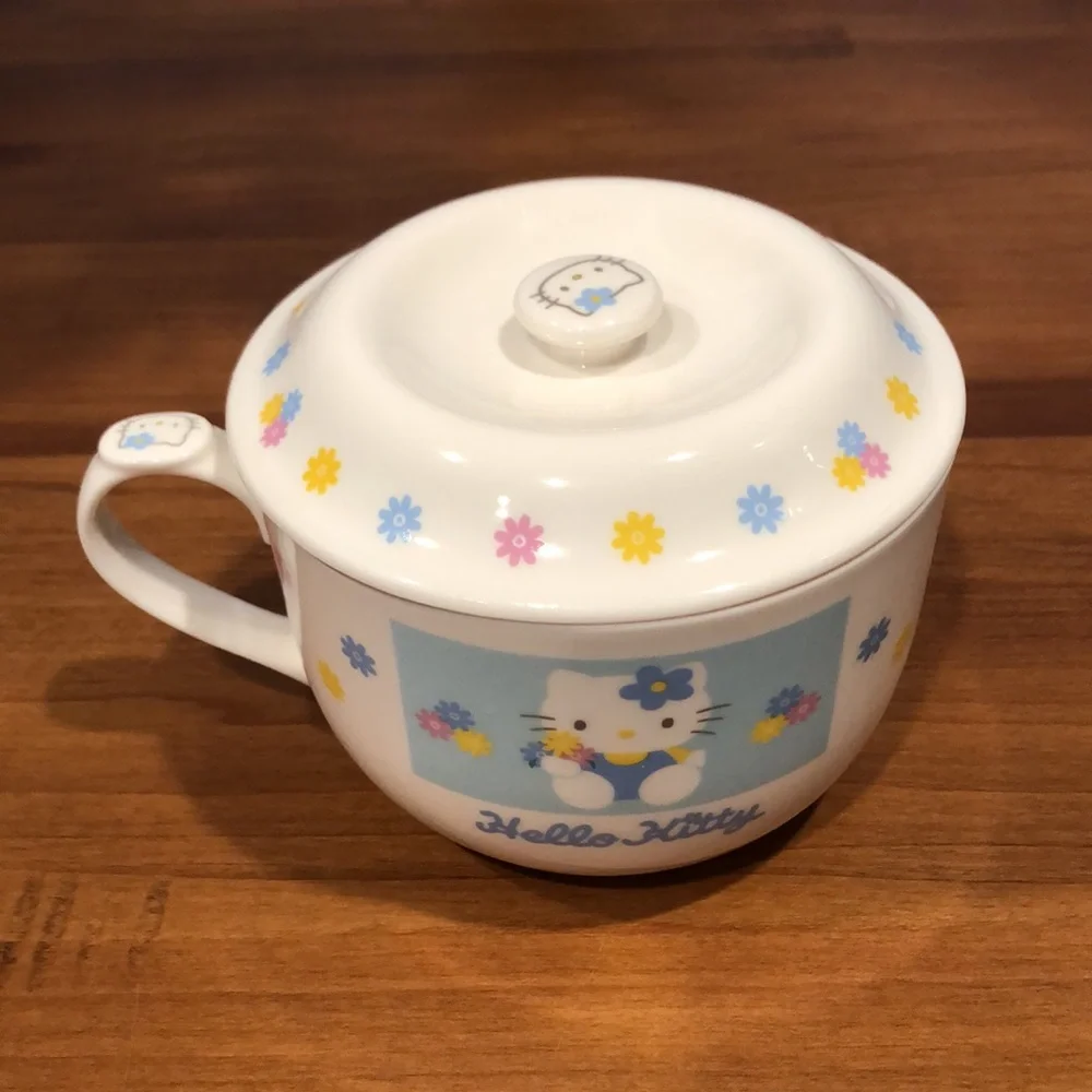 Sanrio Hello Kitty Large Ceramic Soup Mug with Lid - Picture 3 of 5